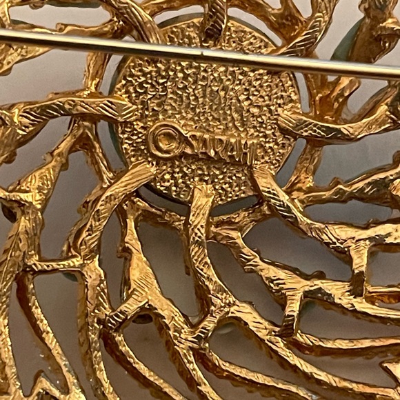 SARAH COVENTRY BROOCH GOLD TONE SWIRL FAUX TURQUOISE & PEARLS, VINTAGE - Picture 4 of 7